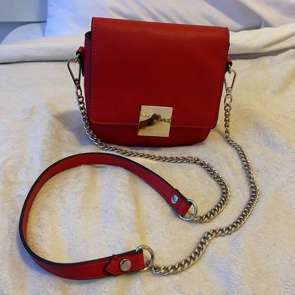 Red Crossbody Bag with chain link strap and gold buckle from ZARA - Picture 5 of 9